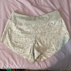 Athleta Printed Run With It 3.5” Short